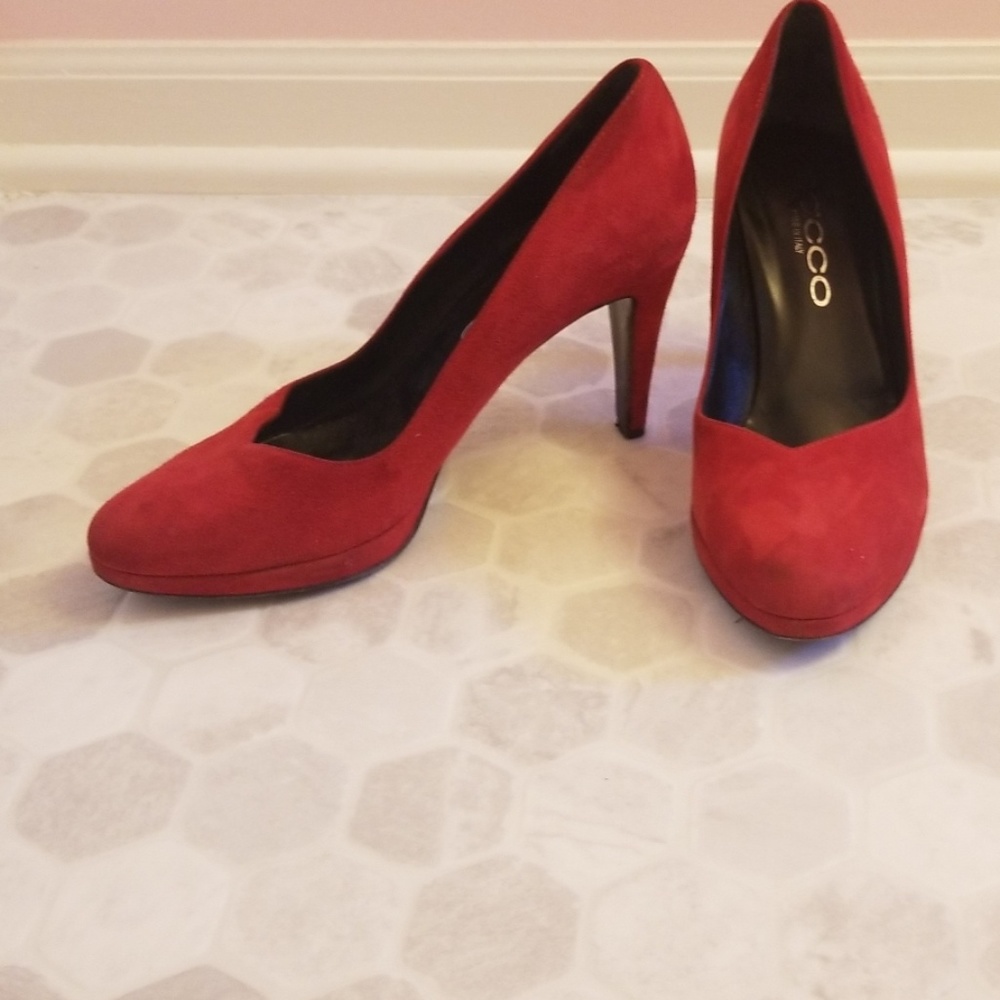 SACCO italian red sueded pumps